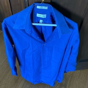 Mens VanHeusen dress shirt in galaxy blue.